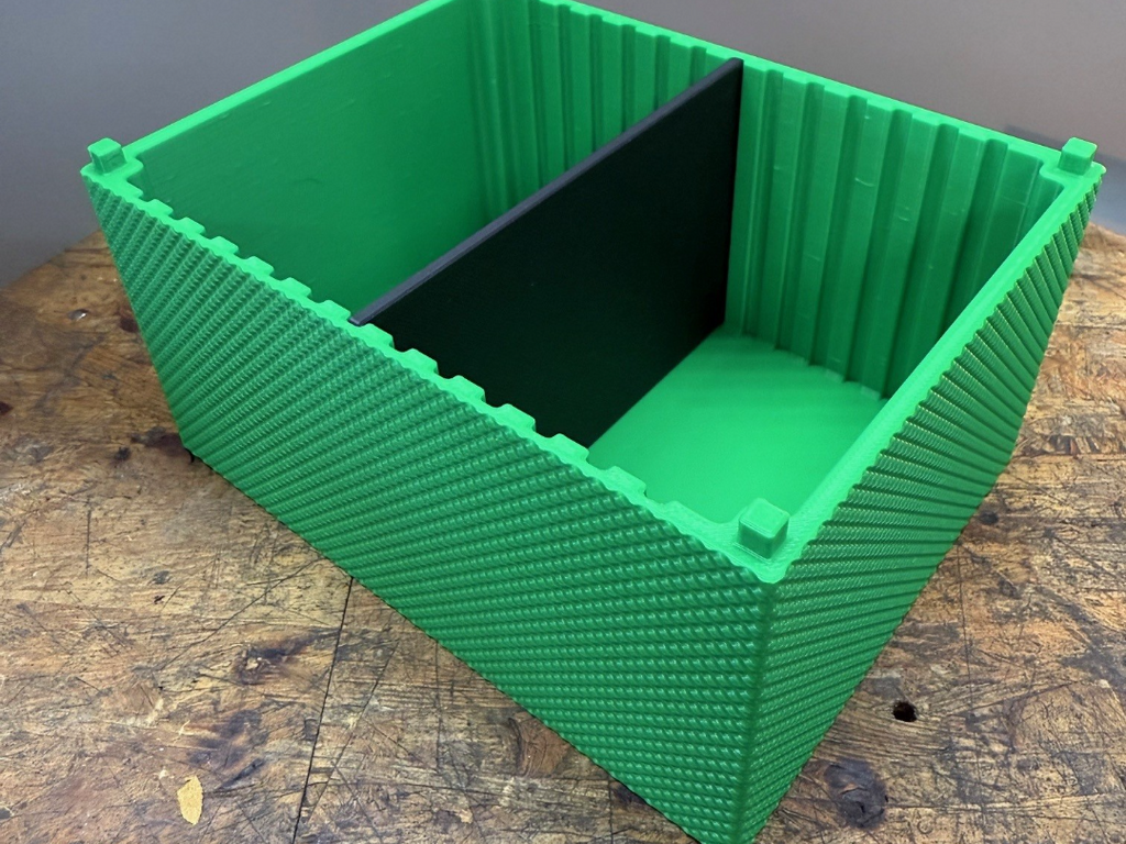 mittlere stapelbare Box V2 mit Struktur