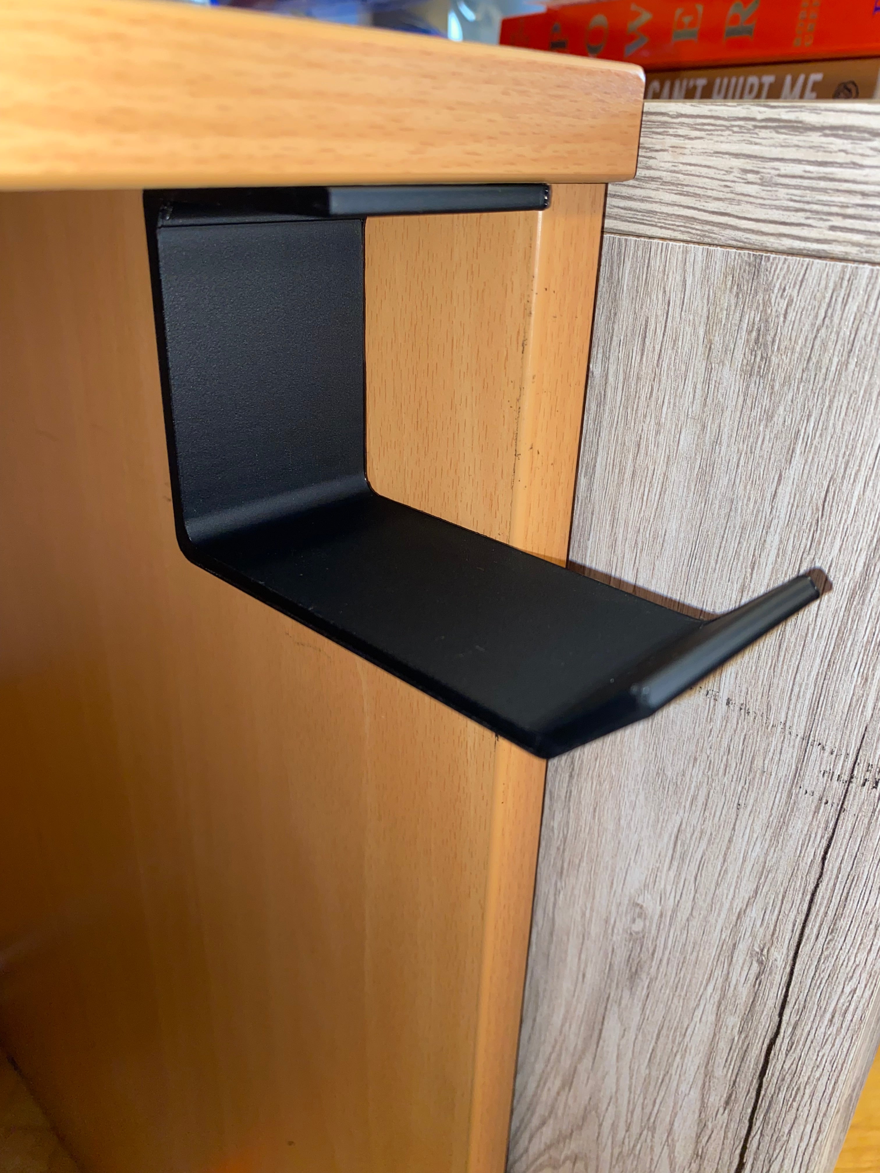 Headphone table mount