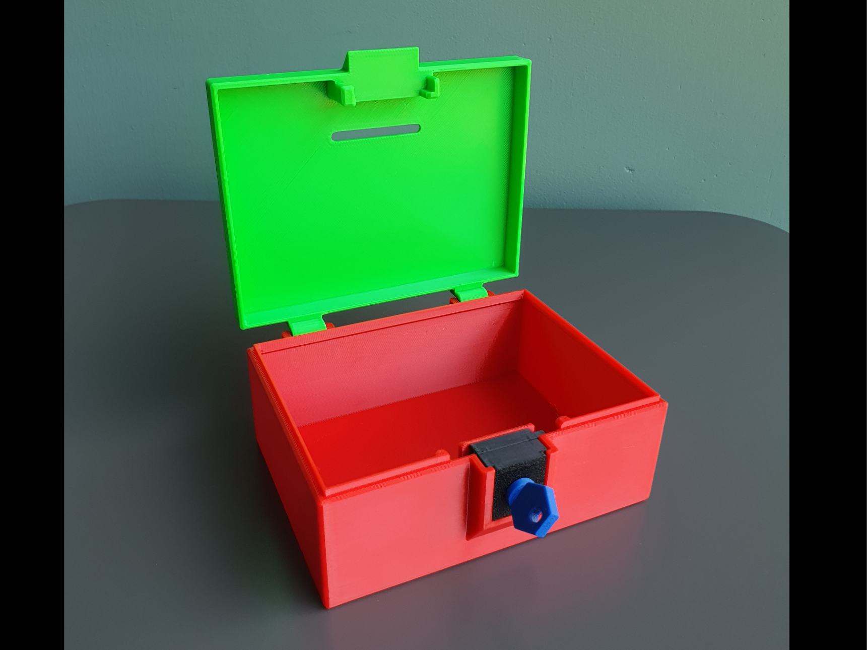 Coinbox with key lock
