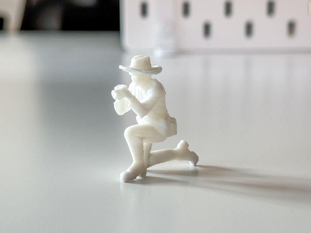 Miniature Photographer/Tourist for your Diorama