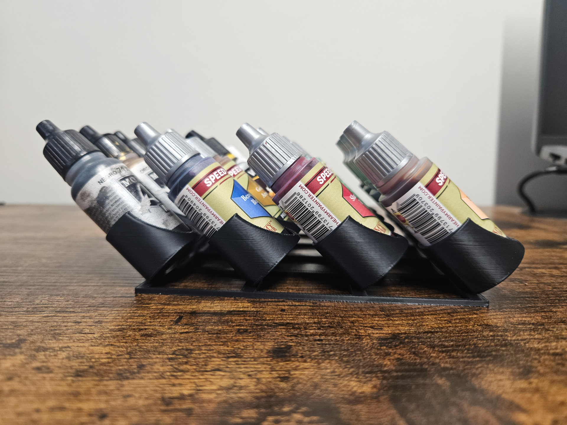 Low profile Model paint bottle holder