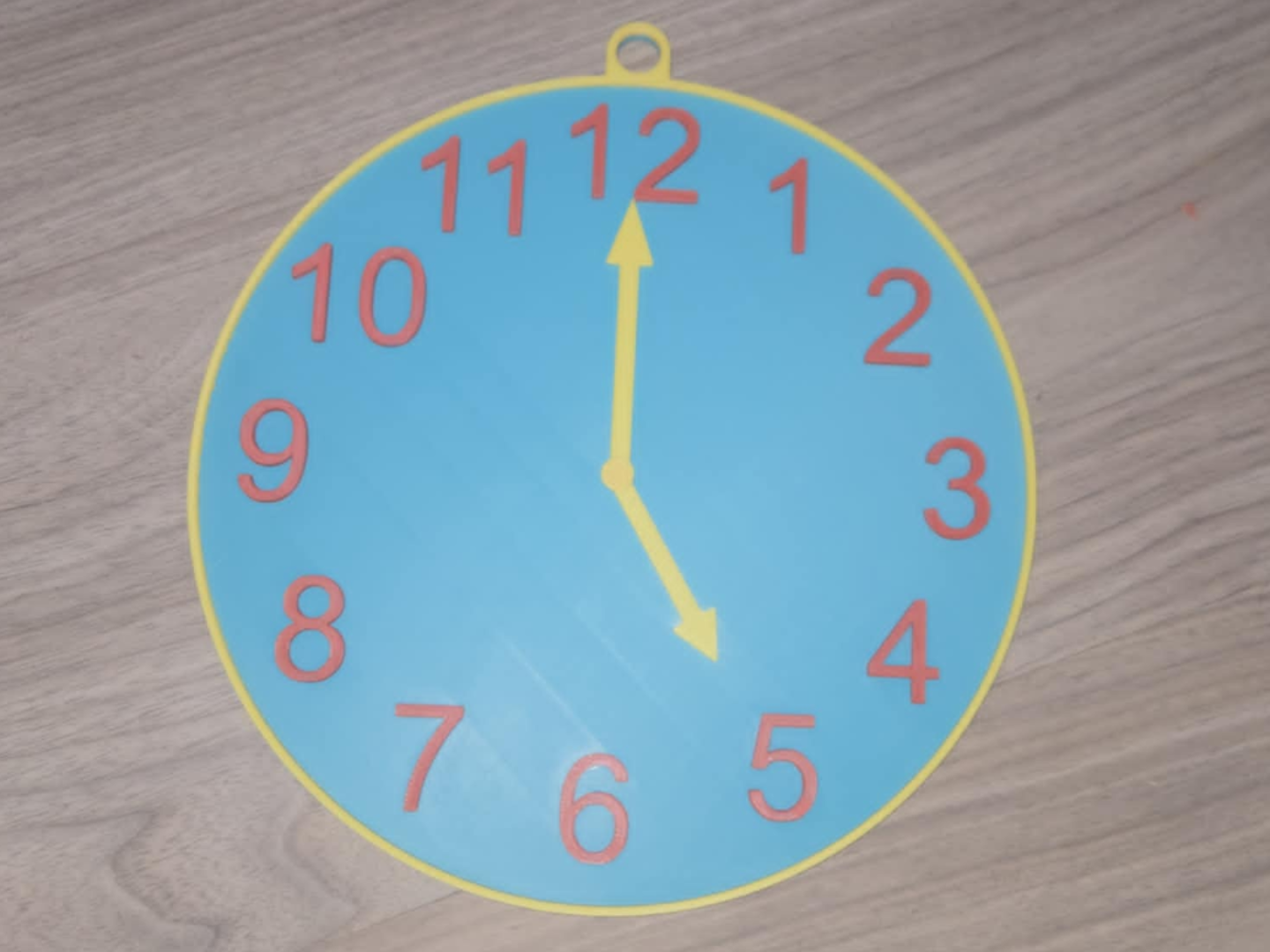 Fake Clock Always Facing 5h00