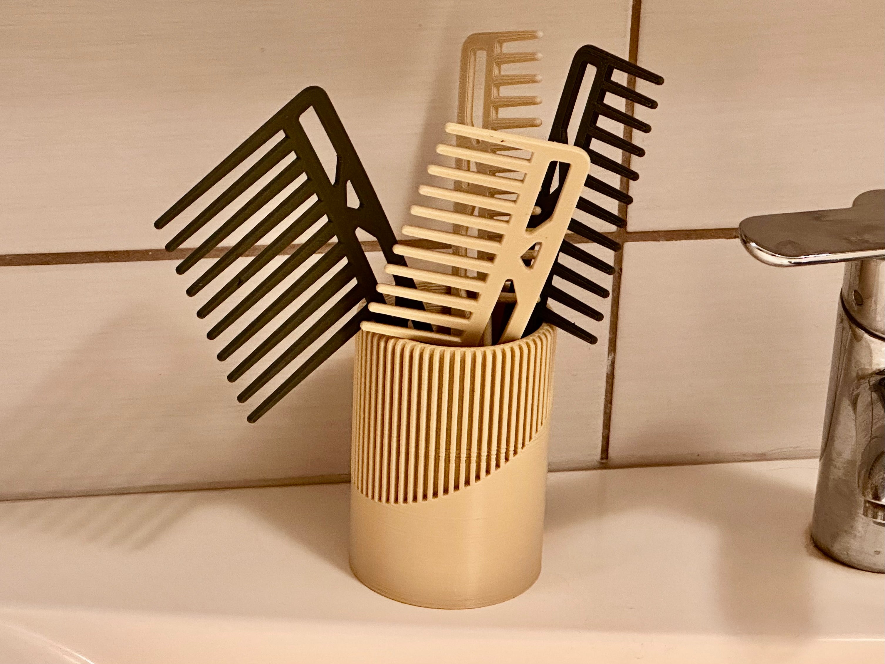 Comb Set + Combtainer