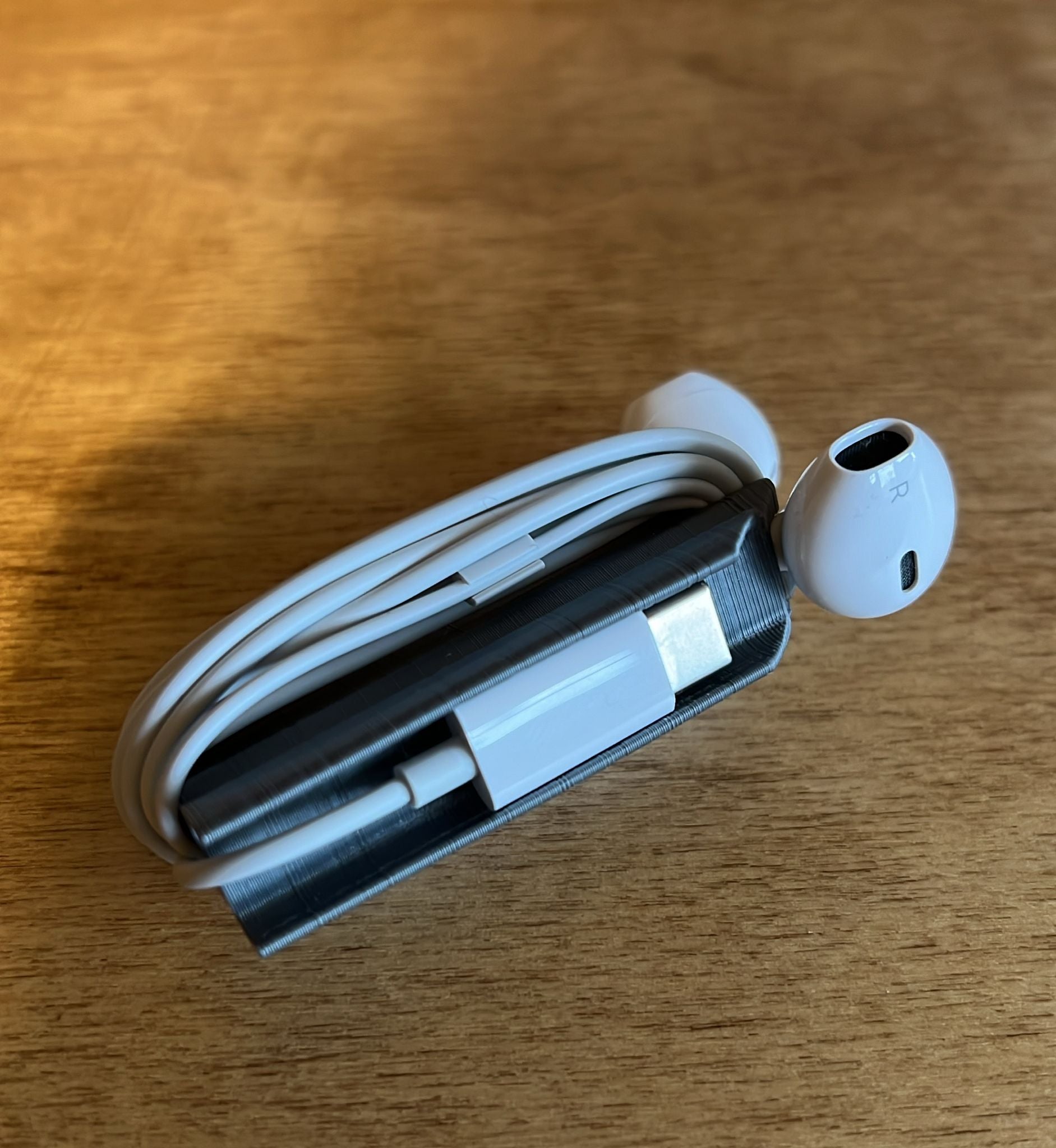 Apple earpods / earbuds holder, wrap (USB-C)