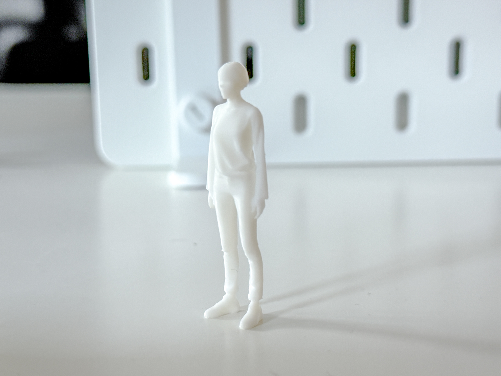 Miniature Standing Woman for your Diorama