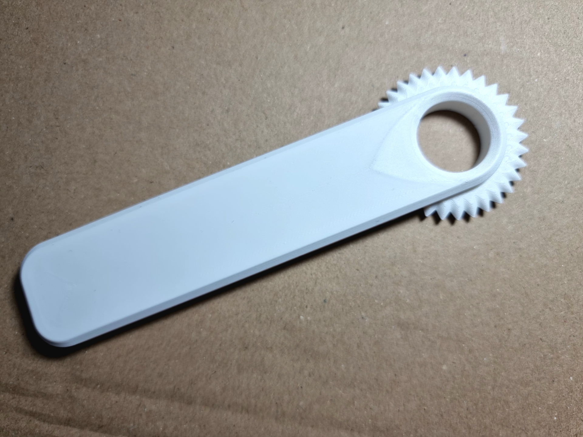 Utensile per la foratura ed il taglio del cartone