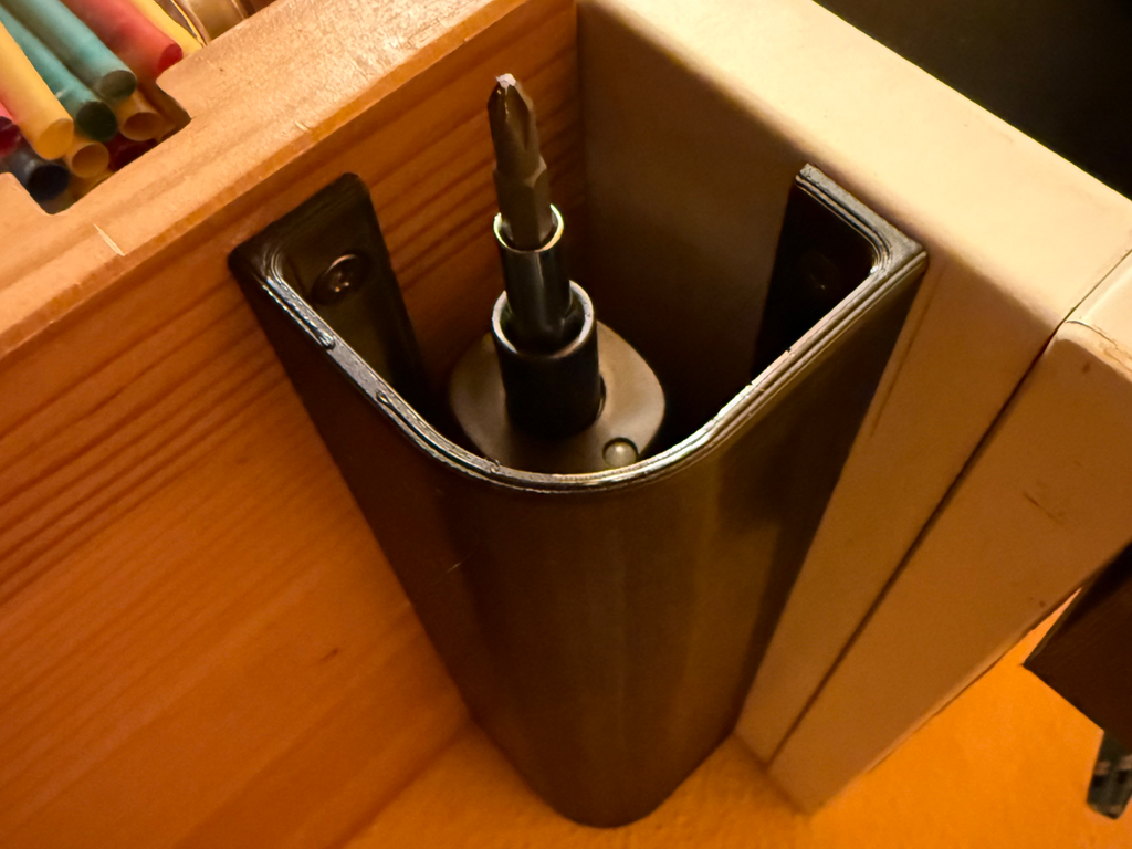 Universal corner holder 40x200 mm