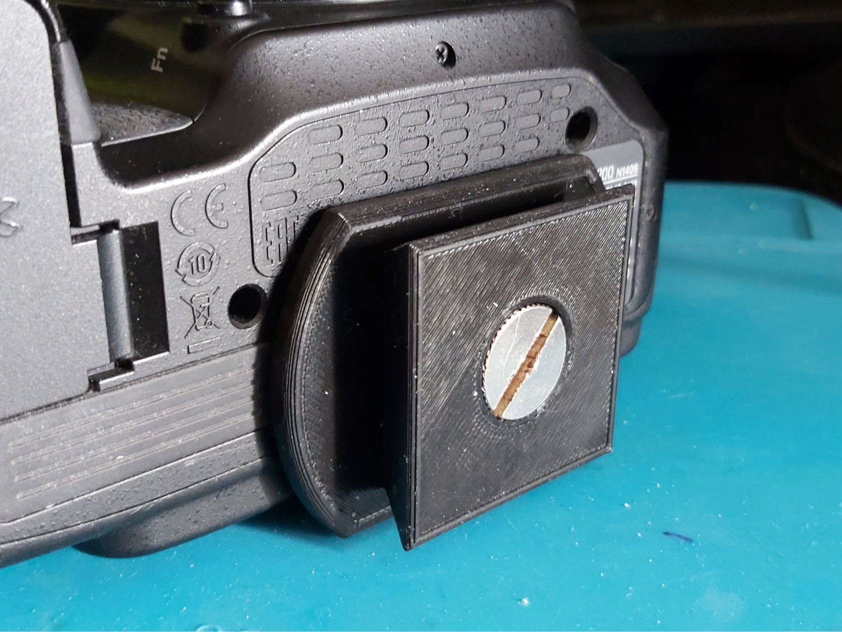 Quick release tripod camera plate