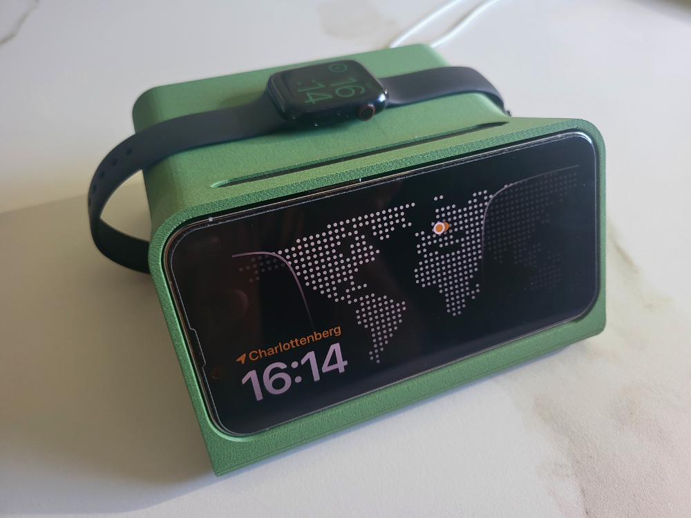 Iphone 13 Pro Standby Dock with Watch