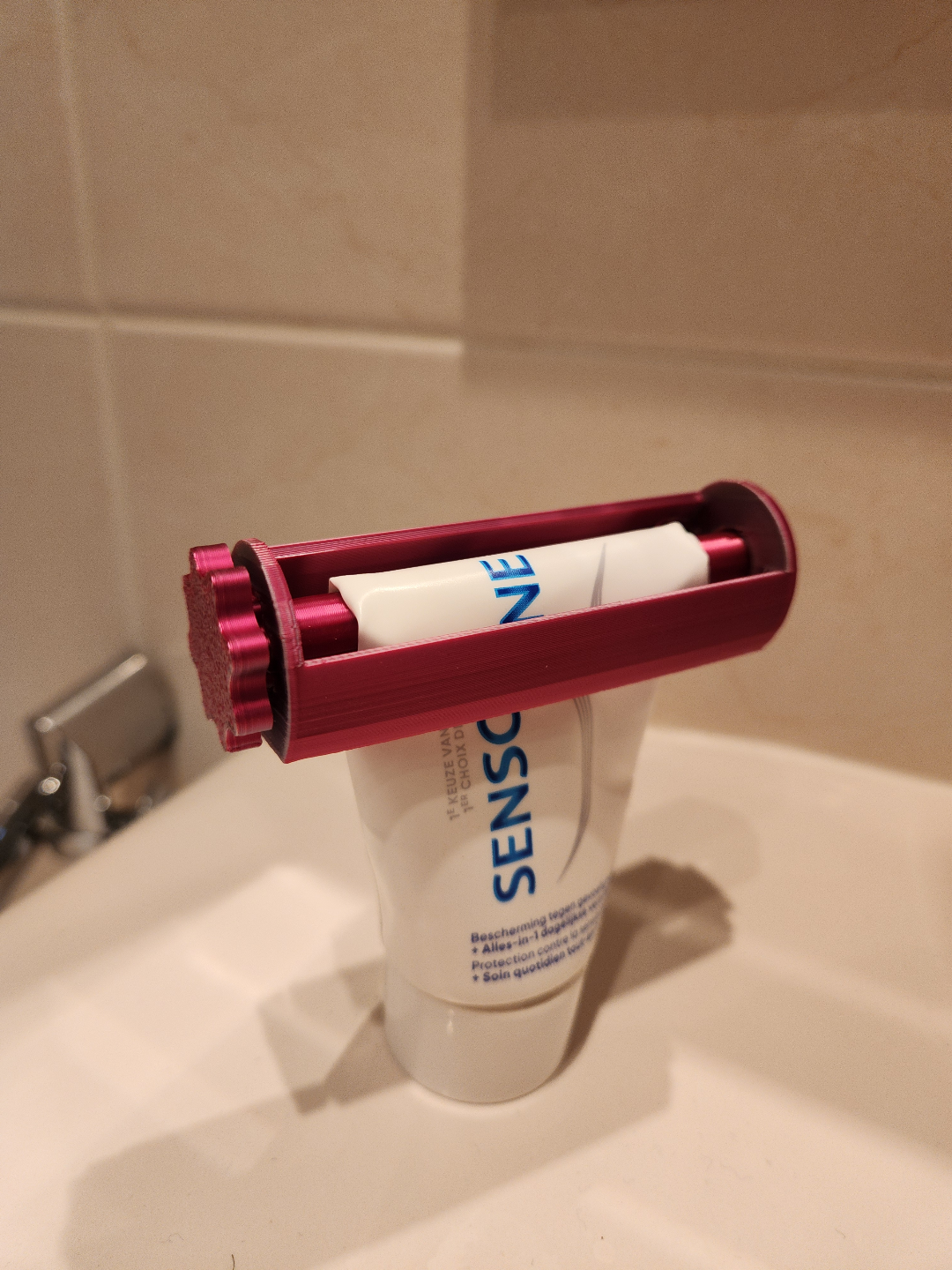 Toothpaste squeezer, roll it up & lock it in place
