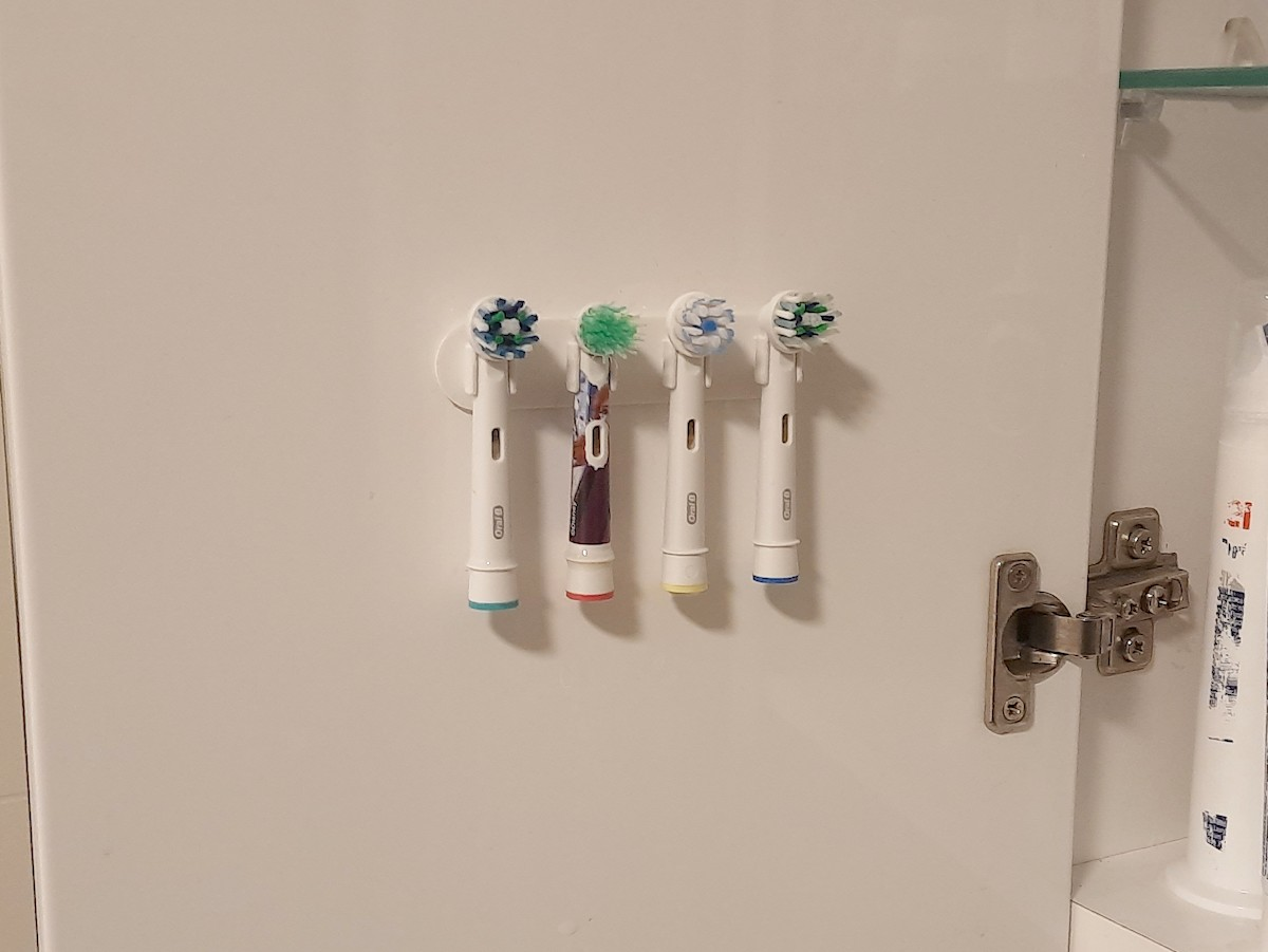 Oral-B 1-6 Toothbrush Head Holder for wall mount