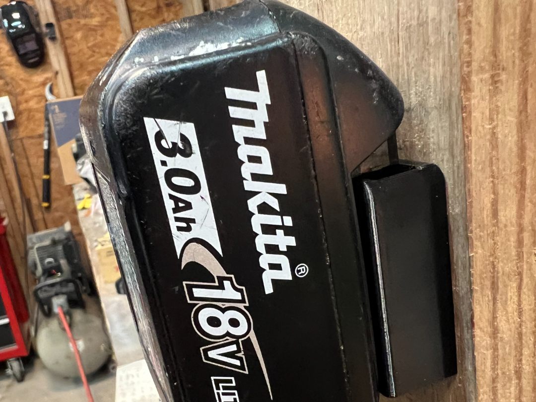 Makita 18V battery holder screw in-latch free