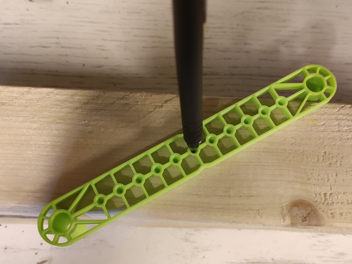 Minimalistic center finder V2 for mech pencil