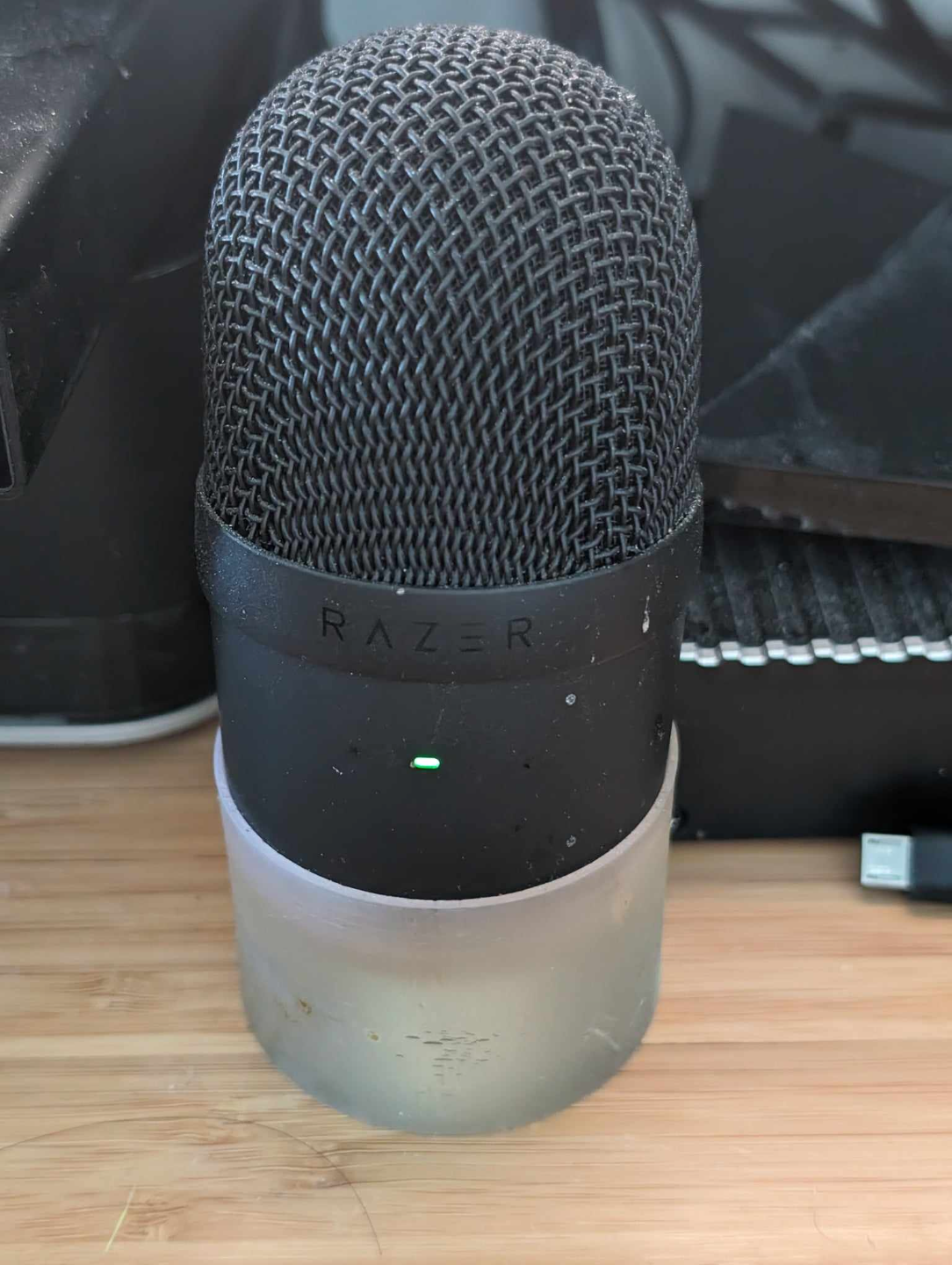 Razer Seiren Mini low profile stand