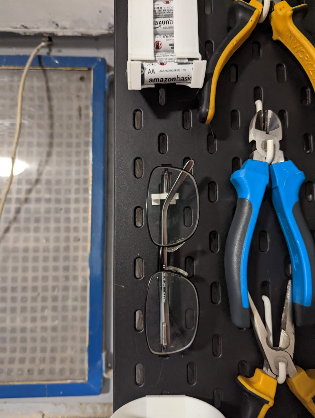 Glasses holder (IKEA Sadis / Lochplatte)
