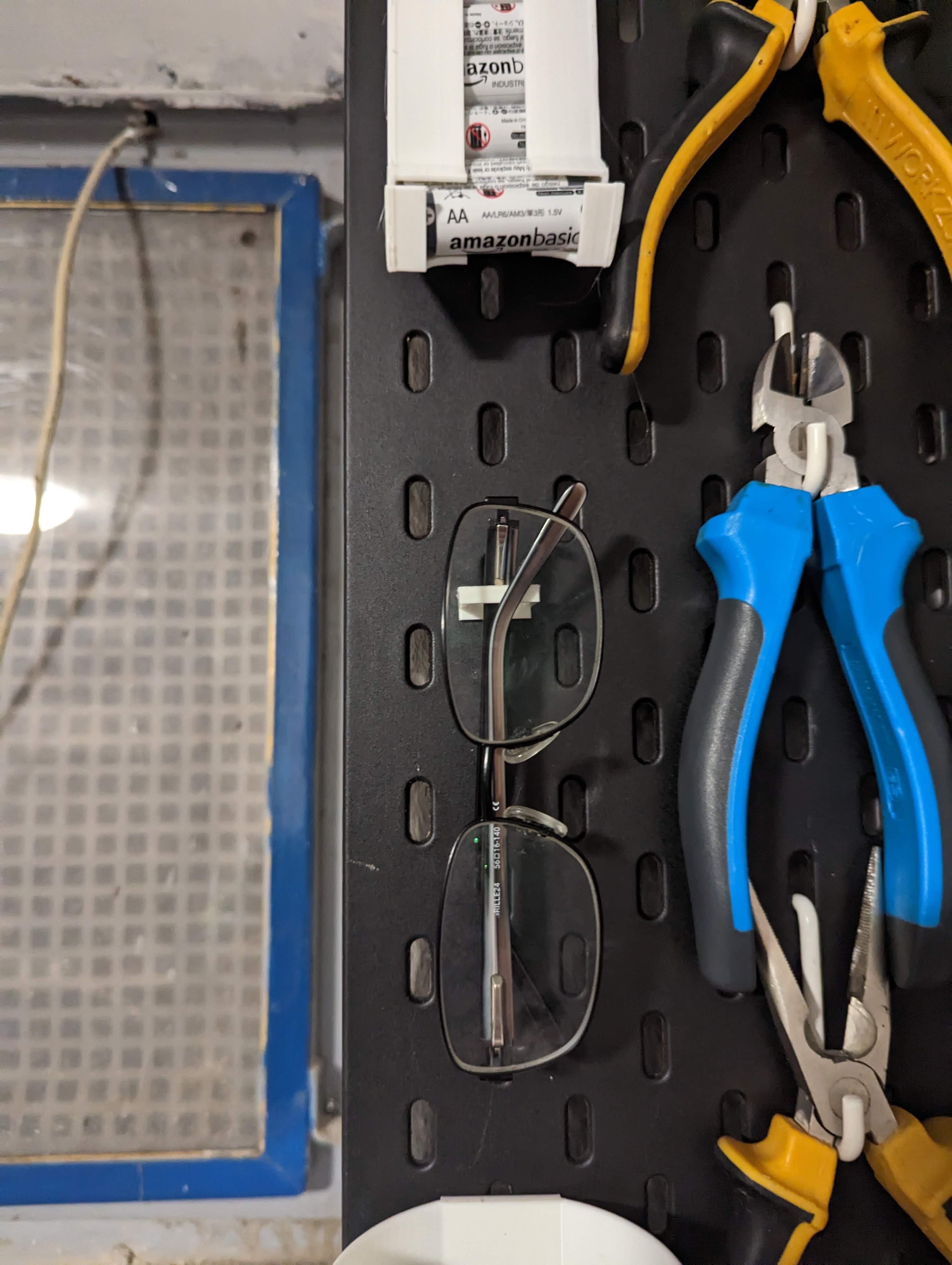 Glasses holder (IKEA Sadis / Lochplatte)