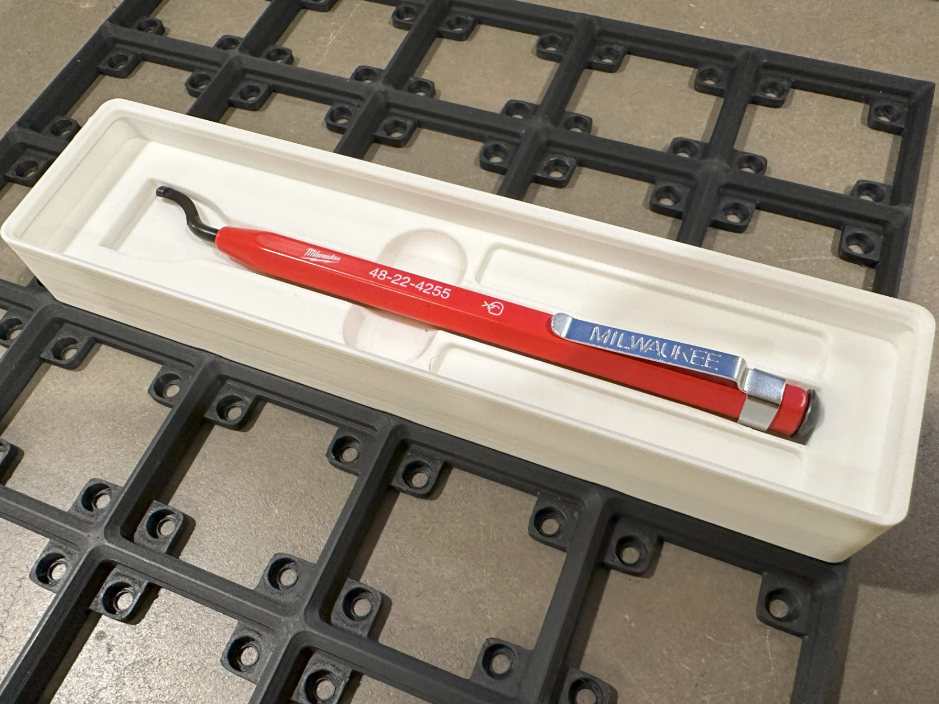 Milwaukee Deburr Tool Holder Gridfinity Bin 1x4