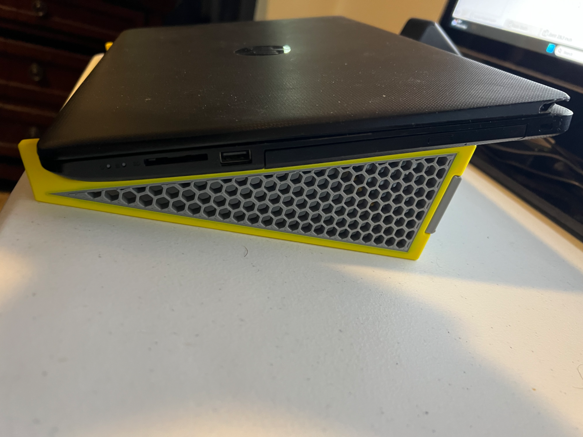 Collapsible Honeycomb Laptop Stand