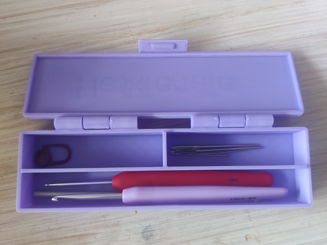Travel case for crochet hook