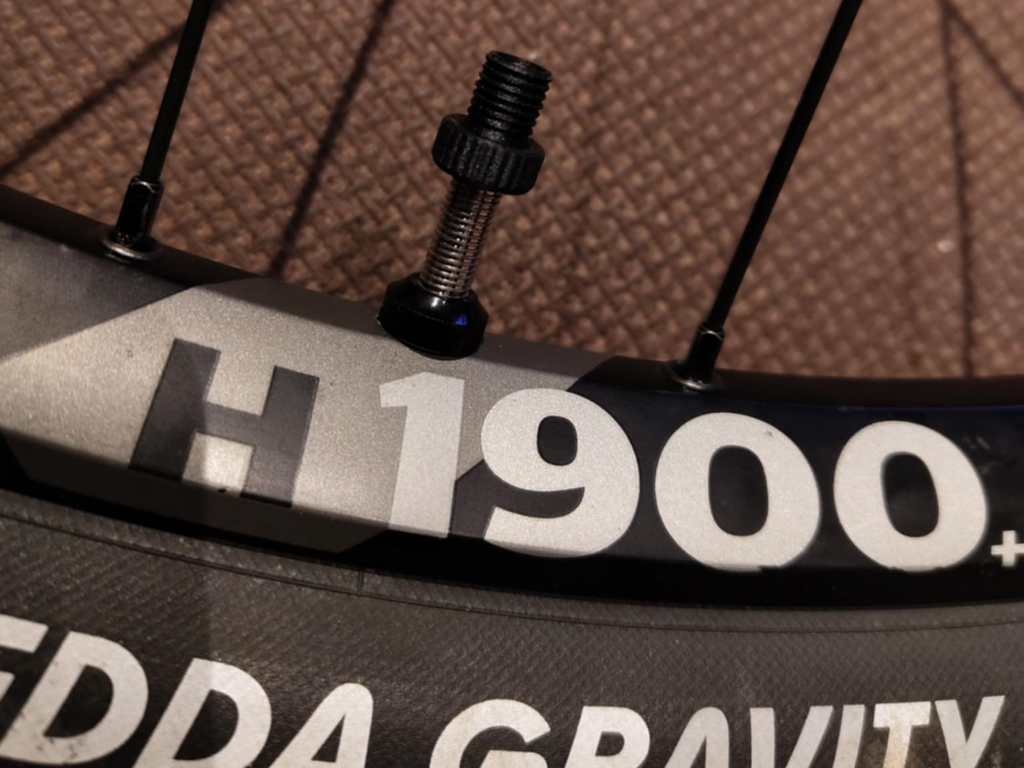 Presta valve adapter