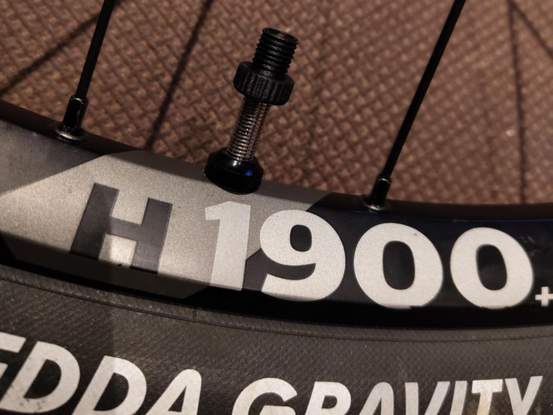 Presta valve adapter