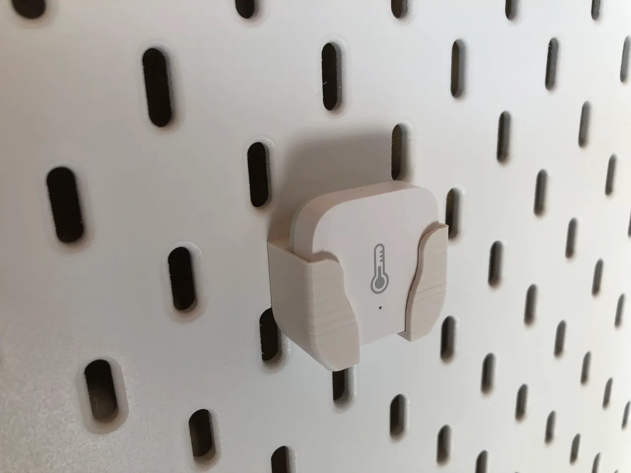 Aqara temperature sensor Skadis mount