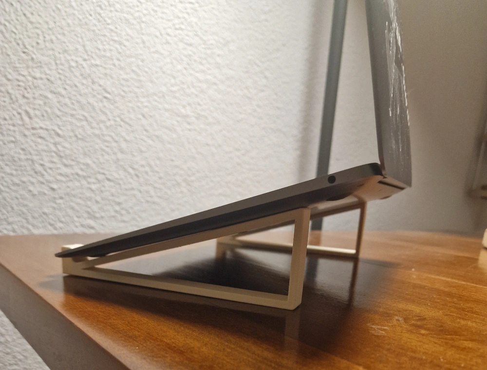 universal laptop stand
