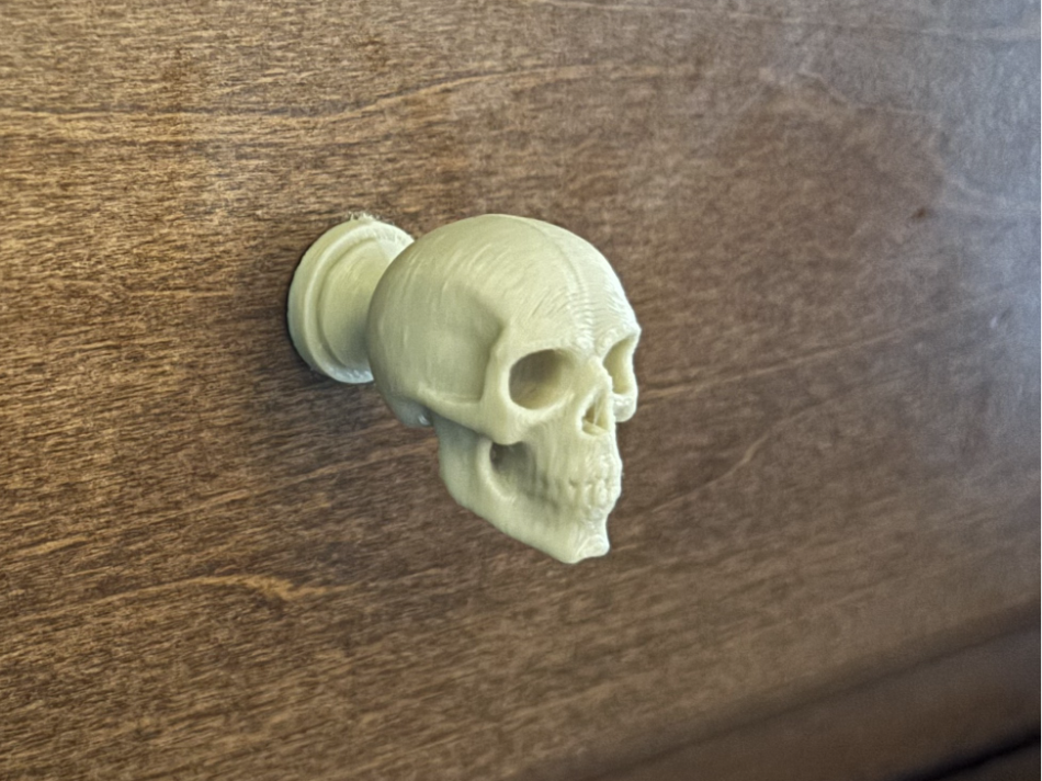 Skull knob fits 4mm screw on 8 grams