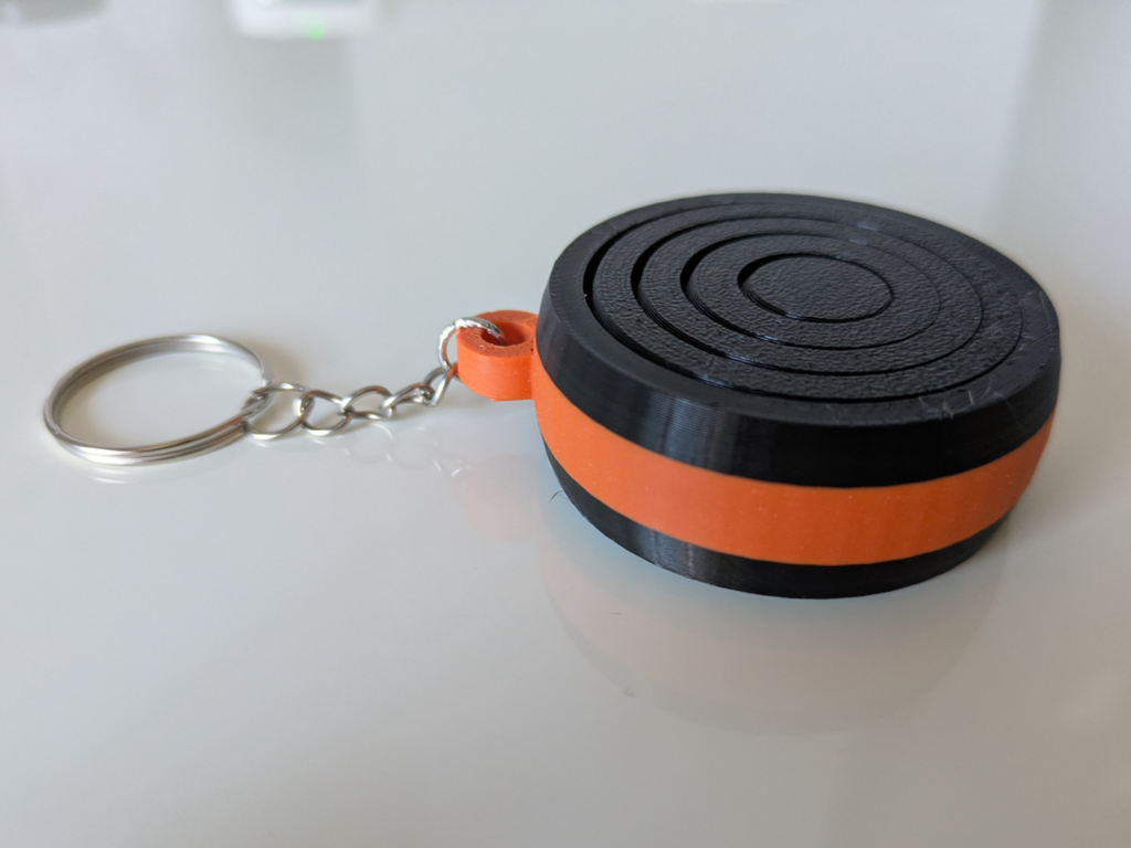 Keychain with anti-stress roating spheres