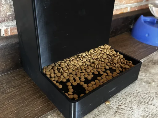 Automatic pet feeder