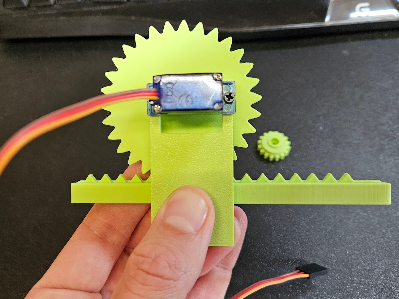 Rack, pinion / gear & bracket for SG90 servo (7cm)
