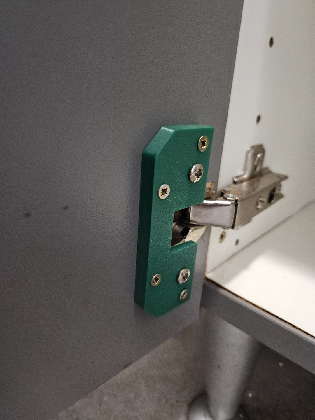 Door hinge plate