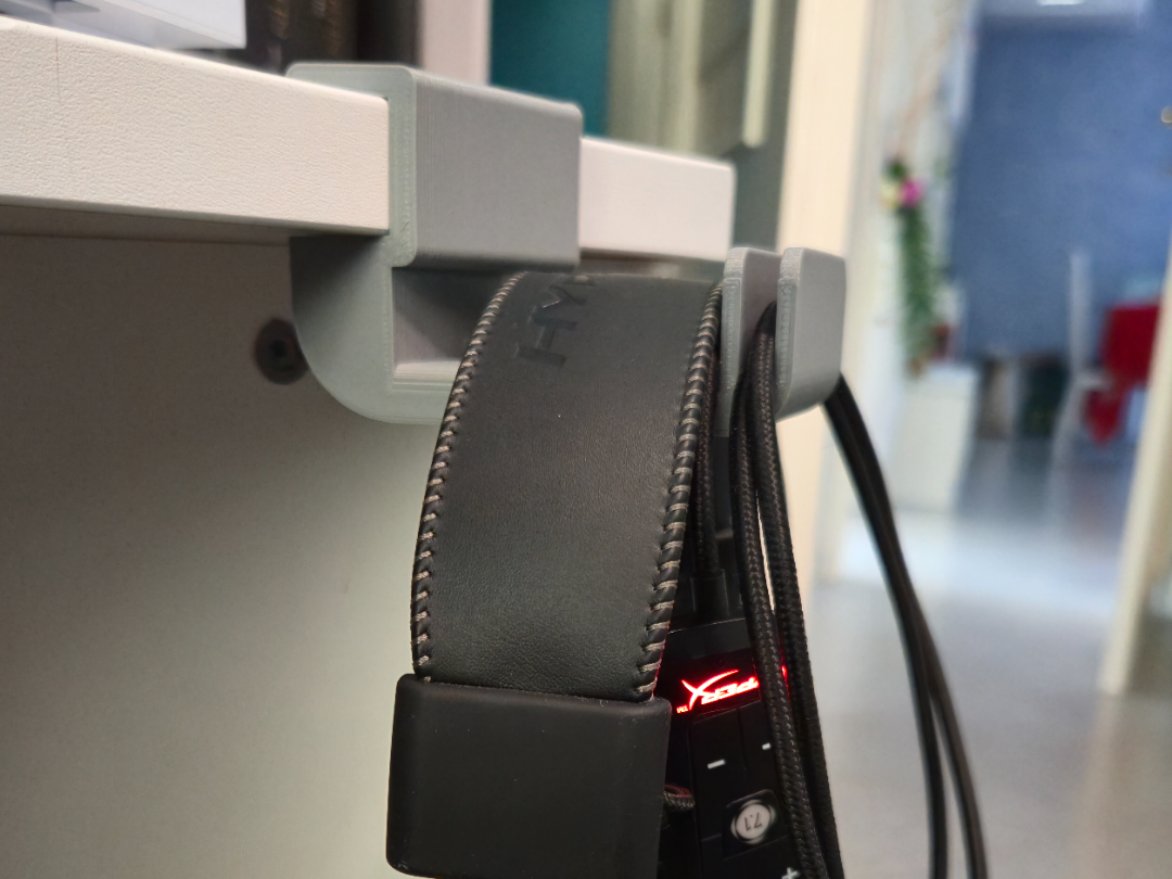 Desk Headphone holder with cable management