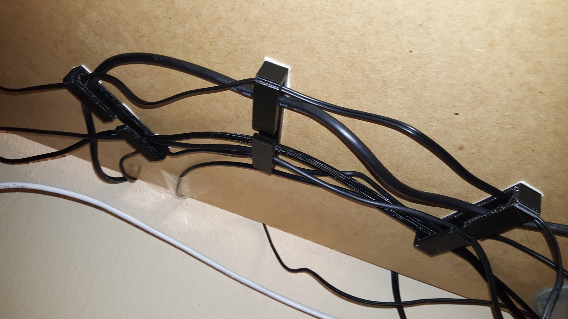 cable clip for fast cable managment