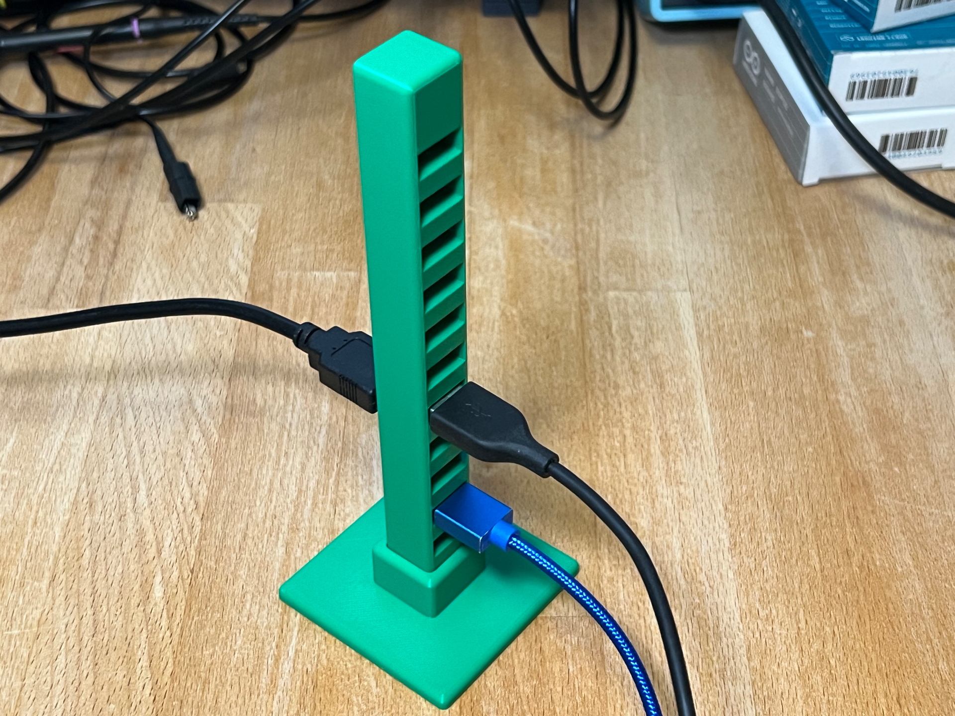 USB Tree - USB cable holder and desk stand