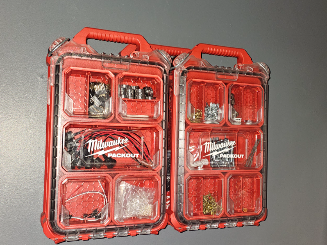 Packout Latching Wall Hanger