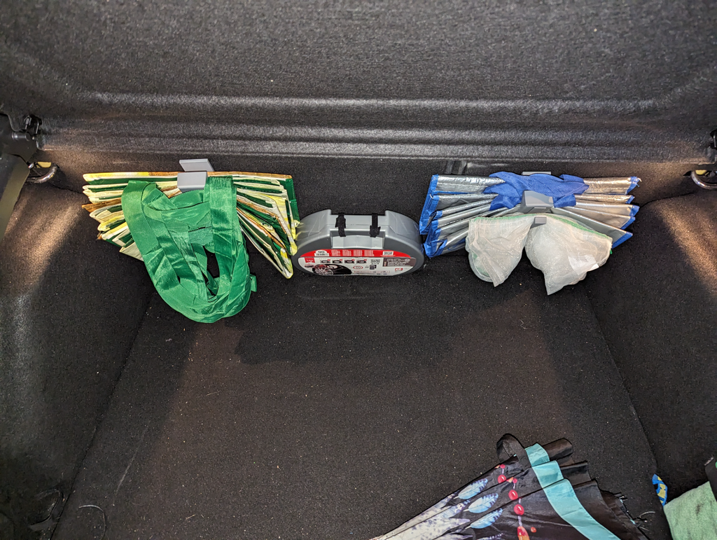 Grocerie bag holder for car boot