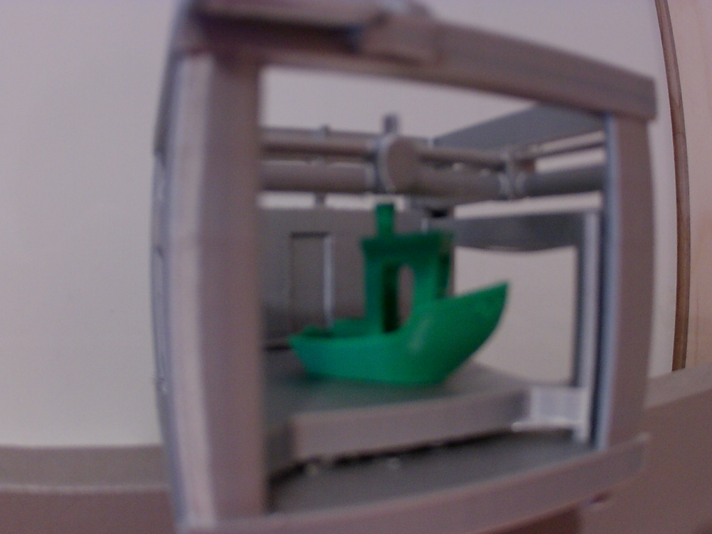 benchy getting 3d printed