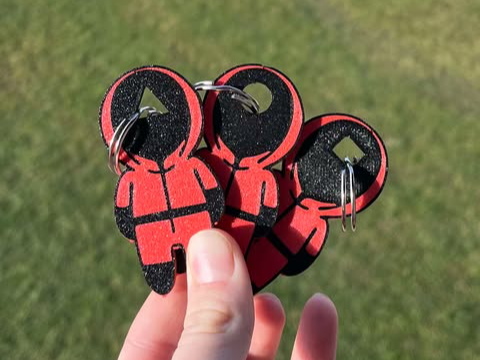 Squid game - Keychain (SELL ANYWHERE)