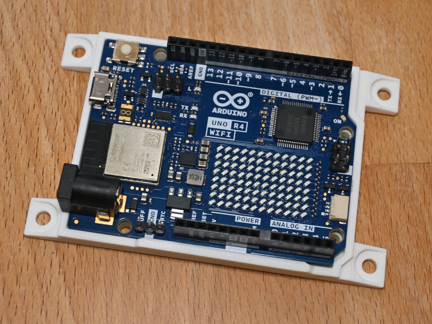 Snap-in Arduino UNO mount