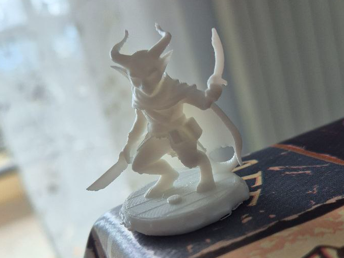 DnD tiefling rogue miniature