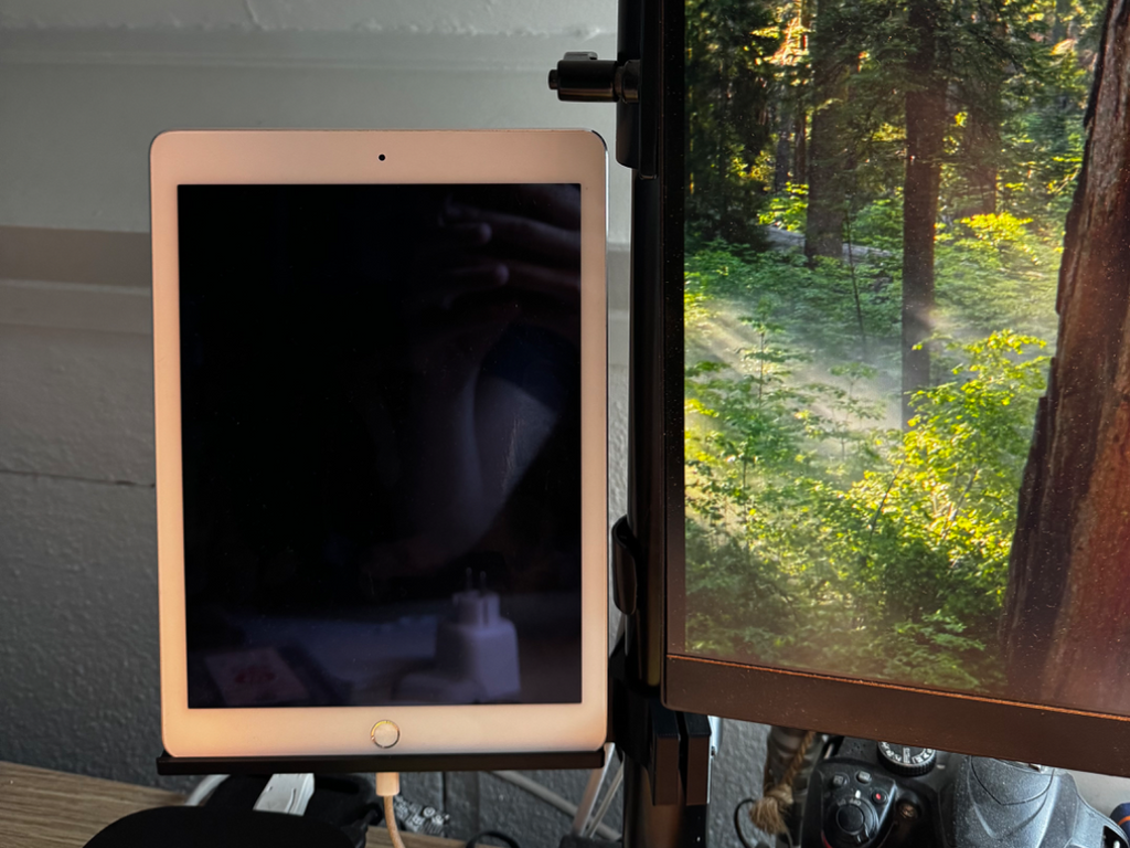 The monitor arm side-kick