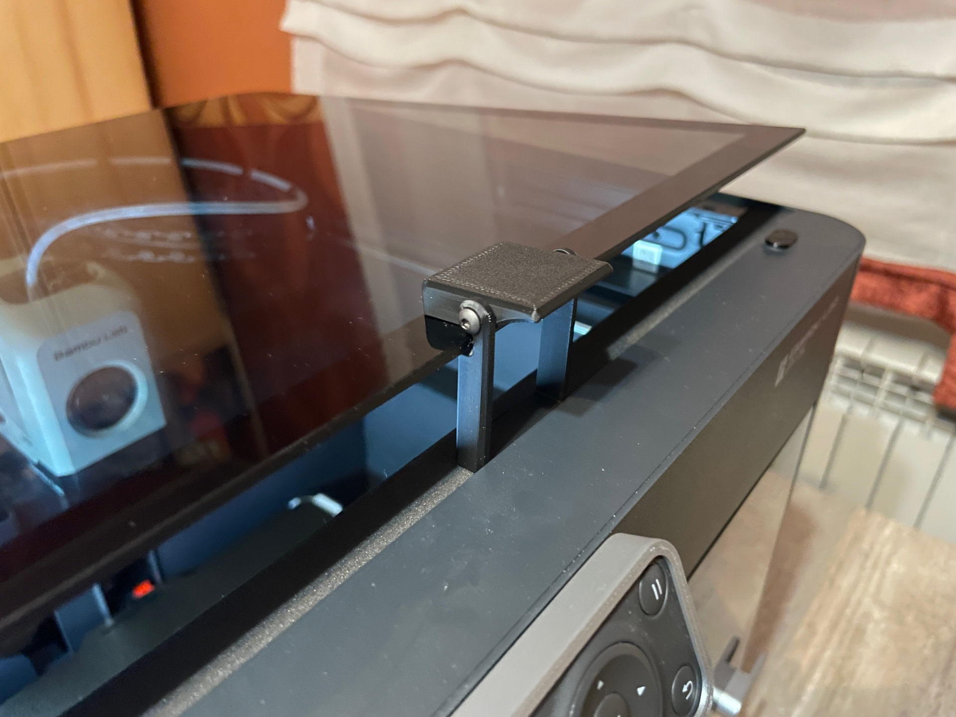 Top glass handle lid venting riser