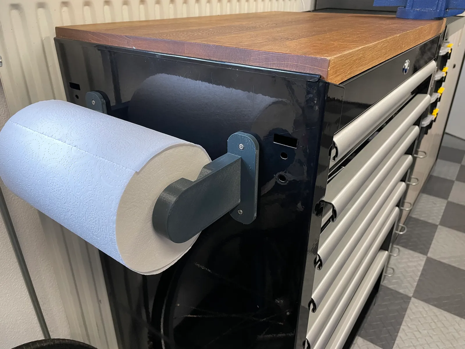 under mounted paper towel holder