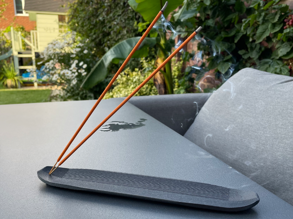 Simple incense holder
