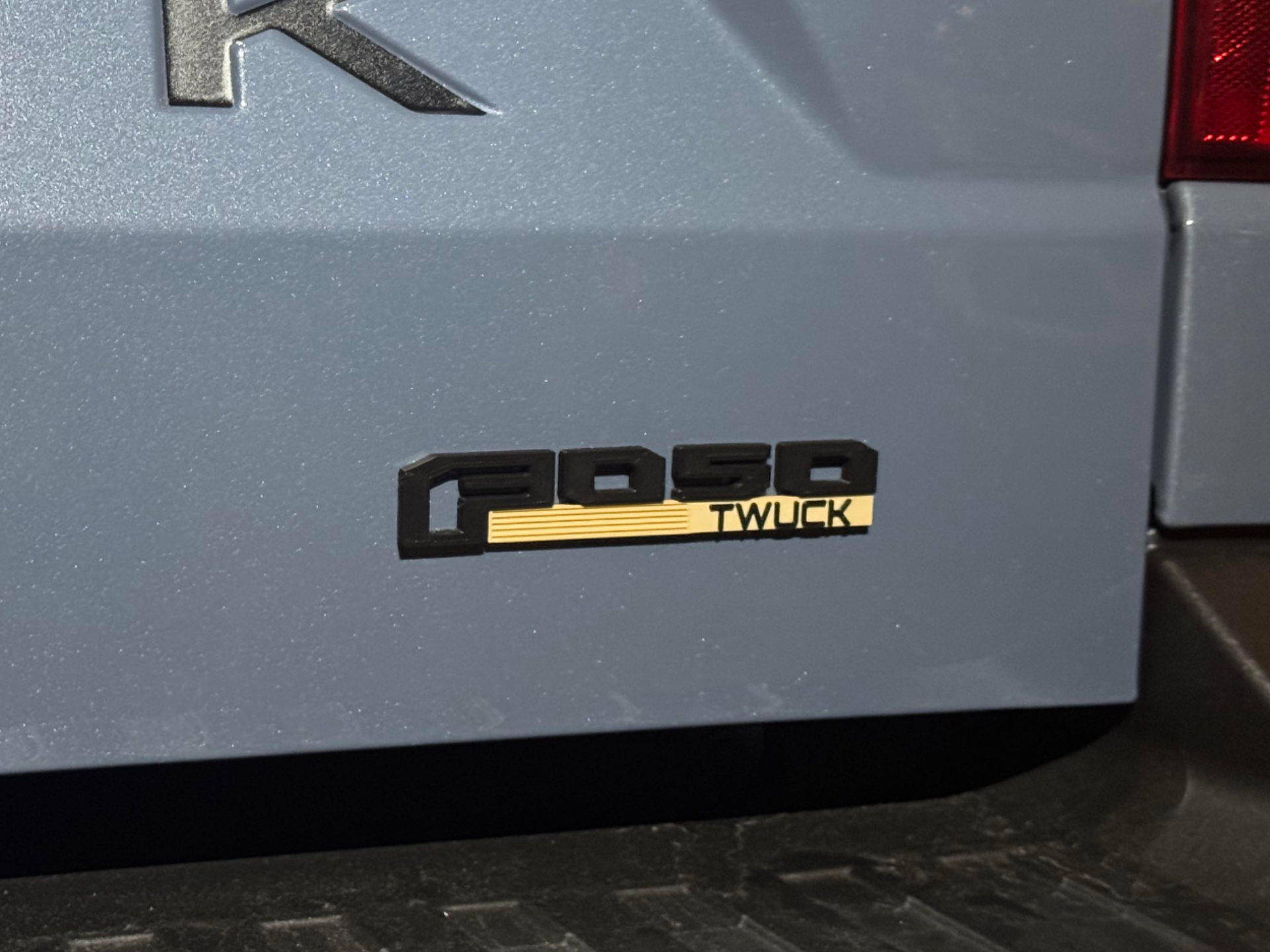F-050 Twuck Badge