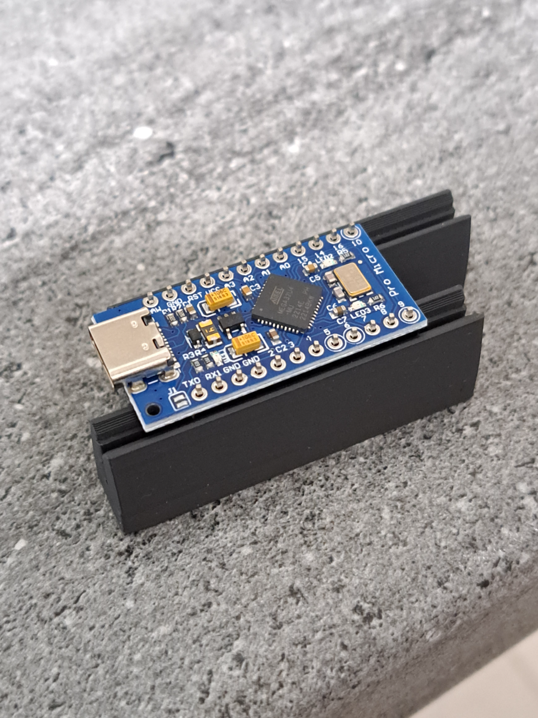 Pin header holder for soldering