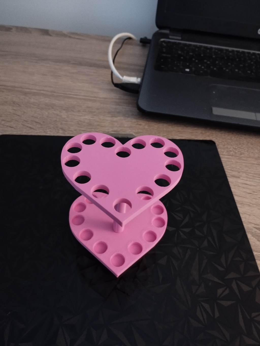 Pen holder heart-shaped