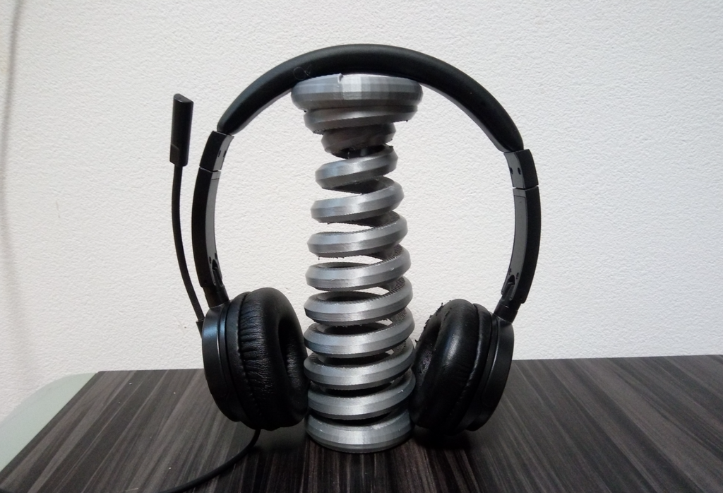 Spiral headphone stand