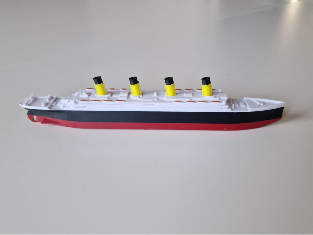 RMS Titanic (easy print)